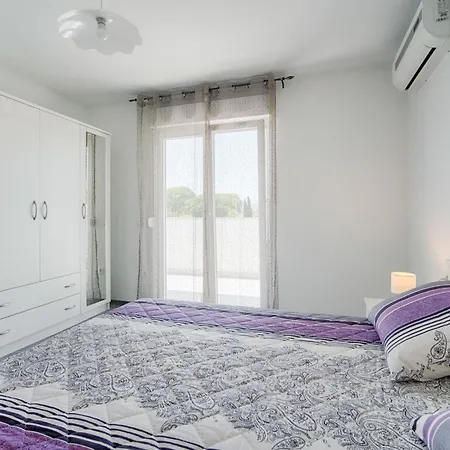 Schoenes Haus In Mit Privatem Parkplatz By Interhome