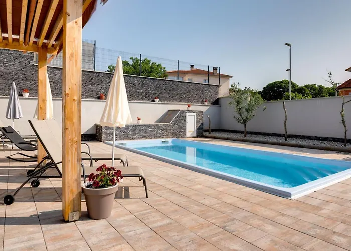 Holiday home Schoenes Haus In Mit Privatem Parkplatz By Interhome Pinezici (Krk)