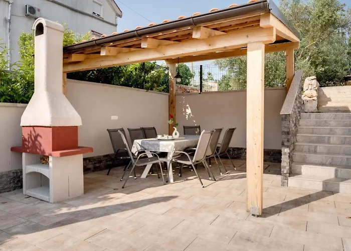 Schoenes Haus In Mit Privatem Parkplatz By Interhome Holiday home *