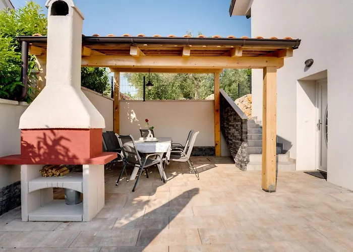 Schoenes Haus In Mit Privatem Parkplatz By Interhome Holiday home *