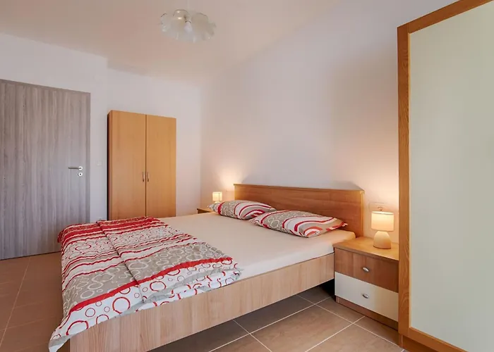 Schoenes Haus In Mit Privatem Parkplatz By Interhome Holiday home *