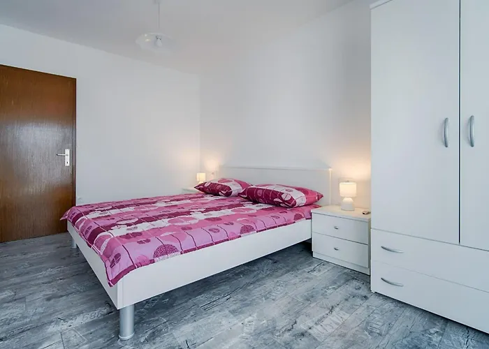 Schoenes Haus In Mit Privatem Parkplatz By Interhome * Pinezici (Krk)