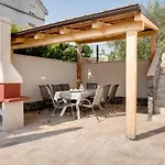 Schoenes Haus In Mit Privatem Parkplatz By Interhome Casa vacanze *