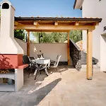 Schoenes Haus In Mit Privatem Parkplatz By Interhome Casa vacanze *