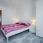 Schoenes Haus In Mit Privatem Parkplatz By Interhome * Pinezići