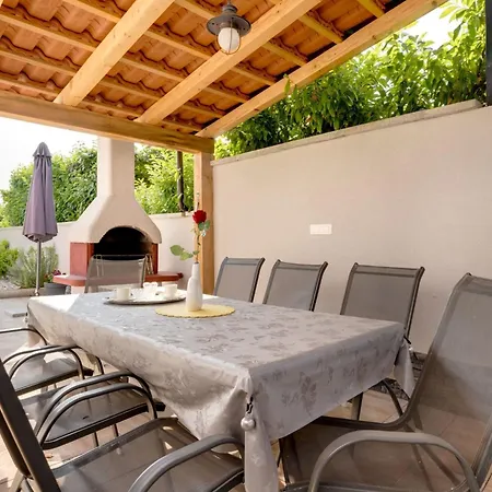 Schoenes Haus In Mit Privatem Parkplatz By Interhome Holiday home *