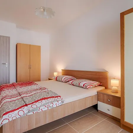 Schoenes Haus In Mit Privatem Parkplatz By Interhome Holiday home *
