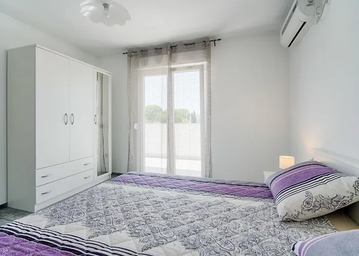 Schoenes Haus In Mit Privatem Parkplatz By Interhome